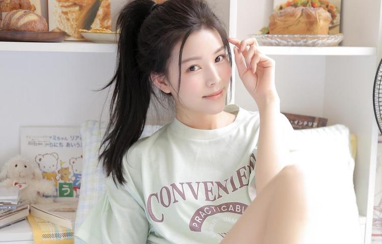 YSL蜜桃色6696唇膏